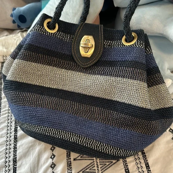 Eric Javits Shenia Squishee Metallic Woven Tote. - Picture 4 of 12